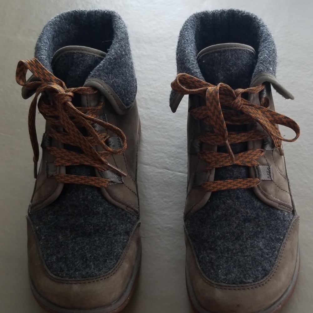 Chaco boots 7 1/2 womens